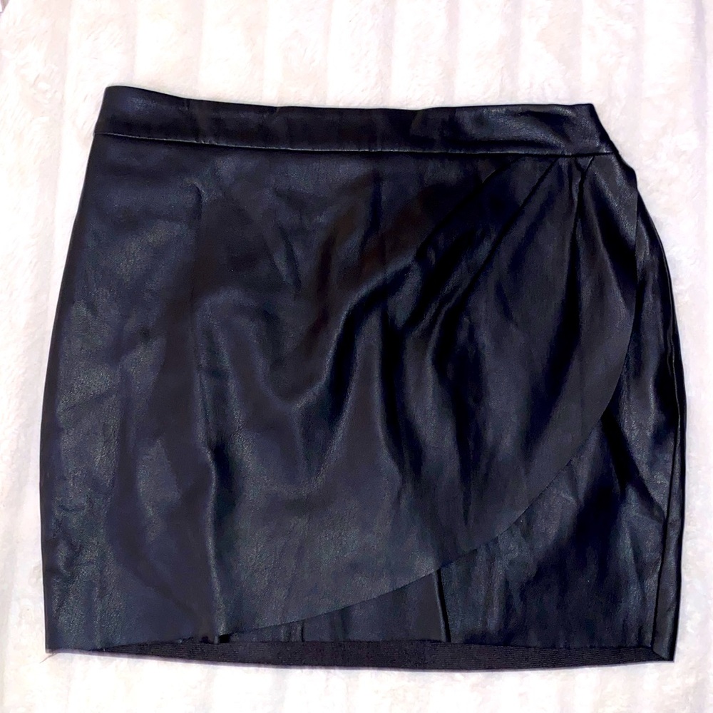 Express black faux leather high rise mini skirt size 10 preowned excellent
